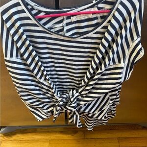 We The Free- FUN & FLATTERING striped top! Leave it flowy or tie a front knot
